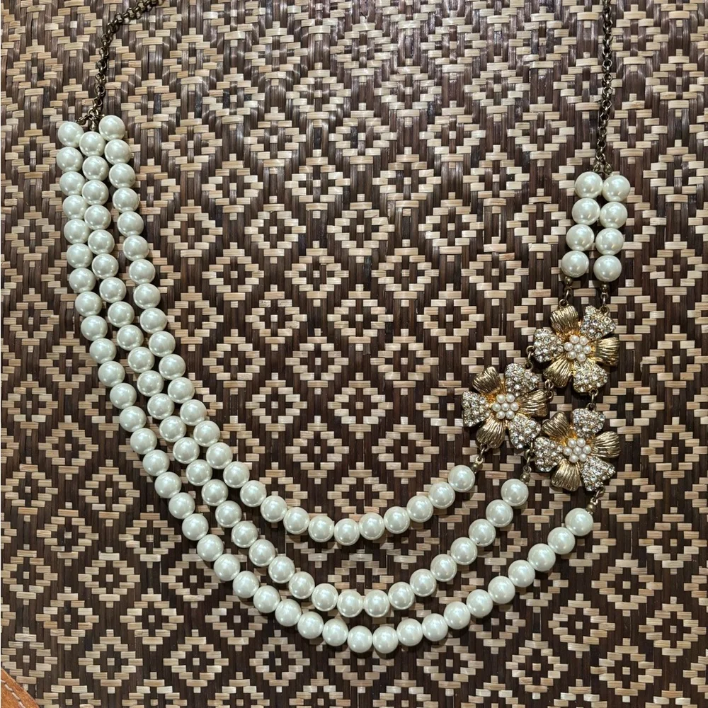 Diva Pearls flower embellishment designer look classic statement necklace Pretty